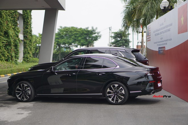[Video] 1 vòng lái thử VinFast Lux SA2.0 của Thủ tướng Malaysia: 10 phút quý giá của hãng xe Việt - Ảnh 4.