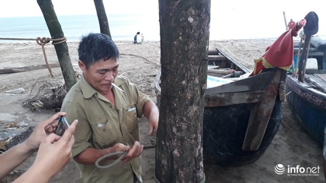 TP. Sầm Sơn: Bão áp sát bờ, nhiều du khách vẫn “vô tư” tắm biển - Ảnh 2.