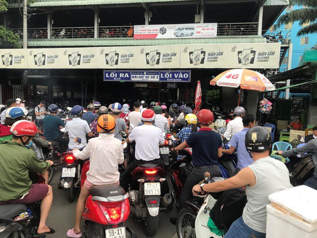 Cửa ngõ Sài Gòn đông nghẹt trước giờ nghỉ lễ Quốc khánh 2/9 - Ảnh 9.