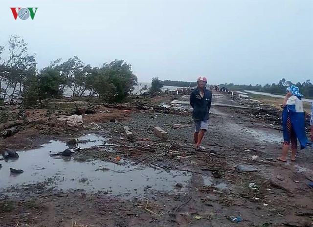 Hiện trường sau cơn thủy triều khủng khiếp tại Cà Mau - Ảnh 7.