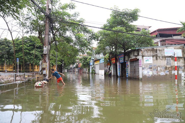 Cảnh khó tin của hàng trăm hộ dân Hà Nội sau 3 ngày mưa bão - Ảnh 14.