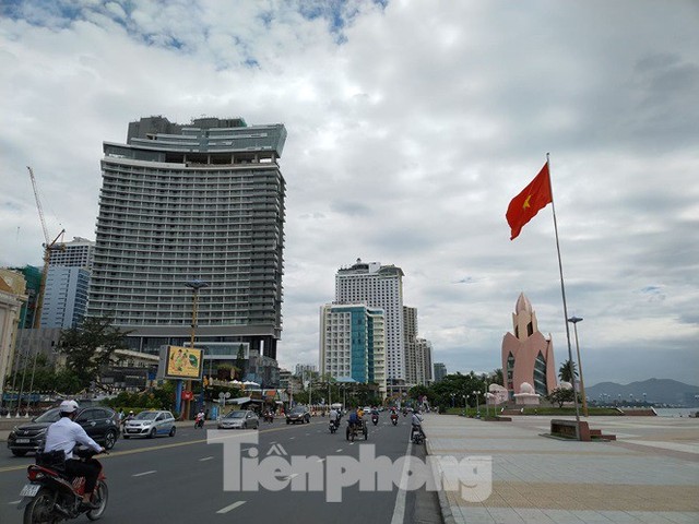 Cao ốc, khách sạn chọc trời đua nhau che mặt biển Nha Trang - Ảnh 5.