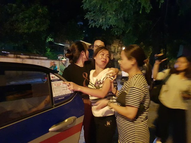 Chủ tịch Hà Nội yêu cầu làm rõ vụ bé trai bị bỏ quên trên xe đưa đón, tử vong - Ảnh 1.