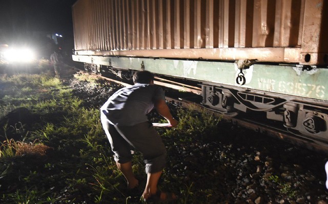 Đường sắt tê liệt gần 5 giờ vì tàu trật bánh ở Đồng Nai - Ảnh 1.