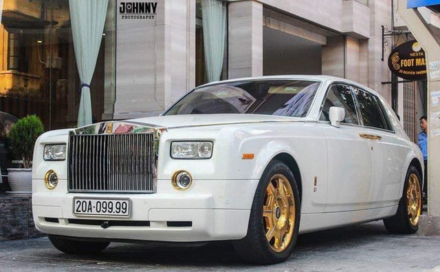  Đại gia Thái Nguyên bán Rolls-Royce Phantom mạ vàng biển tứ quý 9: Giá đồn đoán vượt nửa triệu USD - Ảnh 1.