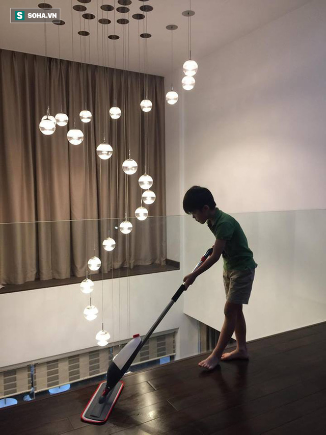  Bé trai bị bỏ quên trên xe bus trường và 9 tiếng lang thang tìm đường về nhà - Ảnh 4.