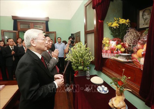 Tổng Bí thư, Chủ tịch nước Nguyễn Phú Trọng dâng hương tưởng niệm Chủ tịch Hồ Chí Minh  - Ảnh 1.