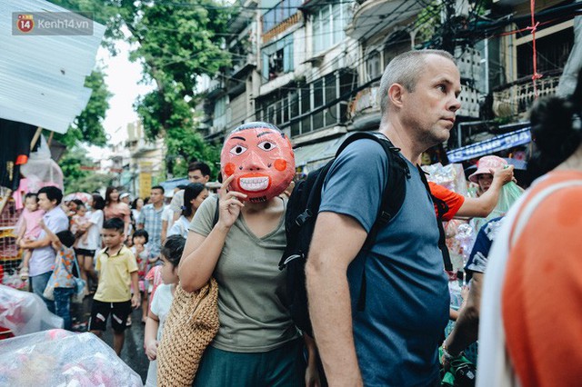 Tiểu thương chợ Trung thu truyền thống Hà Nội đồng loạt treo biển Không chụp ảnh, hãy là người có văn hoá! - Ảnh 7.