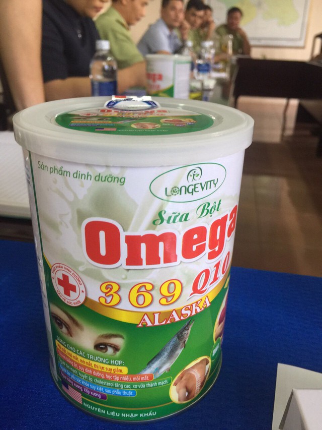 Thu giữ hơn 5.000 hộp sữa bột Omega 369 Q10 ALASKA không đạt chuẩn tại Đắk Nông - Ảnh 1.