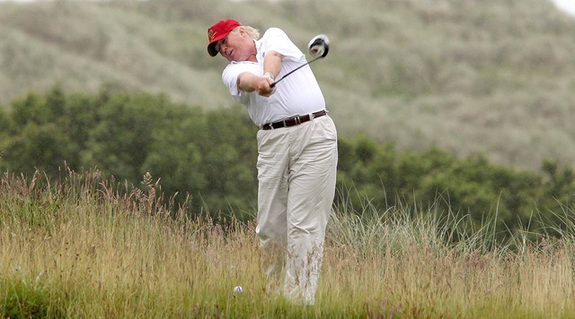Đặt lên bàn cân 2 vị Tổng thống nổi tiếng mê golf nhất Nhà Trắng: Người tự học, người bị chỉ trích dữ dội - Ảnh 3.