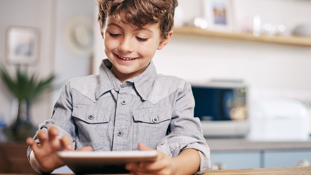 Kỹ năng số 1 chuyên gia ĐH Stanford khuyên dạy nếu muốn trẻ thông minh, nhưng ít cha mẹ nào làm được: Phụ huynh Việt hay cho con chơi iPad, iPhone nên biết! - Ảnh 3.