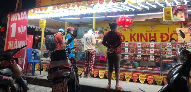 Chiêu trò bán bánh trung thu đại hạ giá ở Sài Gòn - Ảnh 6.