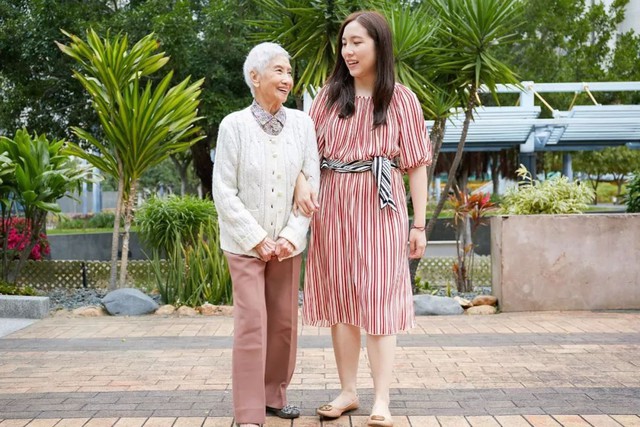 “Bà ngoại gân nhất Hong Kong: 96 tuổi trở thành người mẫu nổi tiếng được nhiều thương hiệu săn đón và cách sống “hãy là chính mình” đáng học hỏi - Ảnh 13.