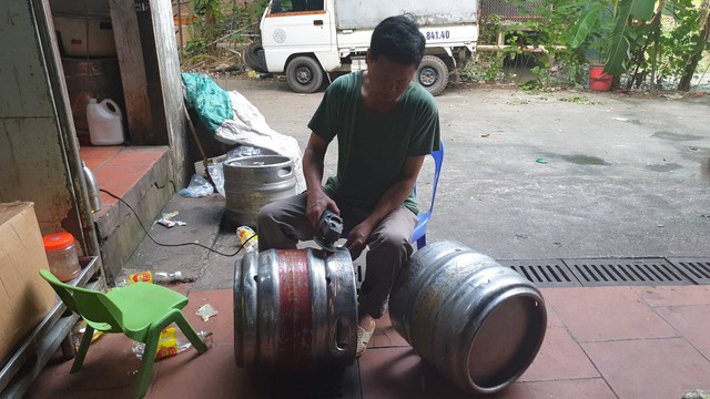 Phát hiện hàng chục keg bia nhái thương hiệu nổi tiếng tại Công ty TNHH Đại Việt Châu Á - Ảnh 2.