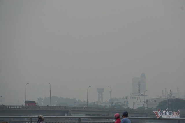 Sương mù ở Sài Gòn có thể do ô nhiễm không khí nặng - Ảnh 6.