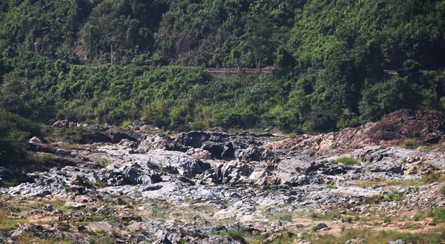 Những dòng sông chết dưới chân đập thủy điện Đắk Mi 4 - Ảnh 7.