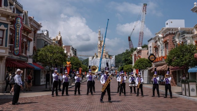 Khám phá công viên giải trí Disneyland hoang vắng nhất thế giới - Ảnh 1.