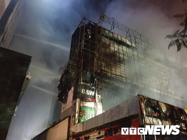 Ảnh: Hiện trường lửa bao trùm kèm tiếng nổ lớn từ siêu thị điện máy ở Hải Phòng - Ảnh 14.