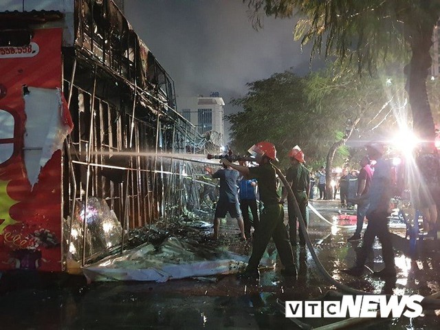 Ảnh: Hiện trường lửa bao trùm kèm tiếng nổ lớn từ siêu thị điện máy ở Hải Phòng - Ảnh 15.