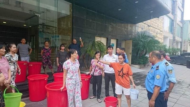 Tranh chấp chung cư 81 Lê Đức Thọ: Điện, nước là vũ khí của chủ đầu tư - Ảnh 1.