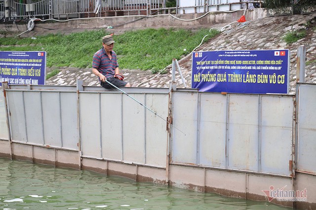 Cần thủ vây kín khu làm sạch của chuyên gia Nhật trên sông Tô Lịch - Ảnh 17.