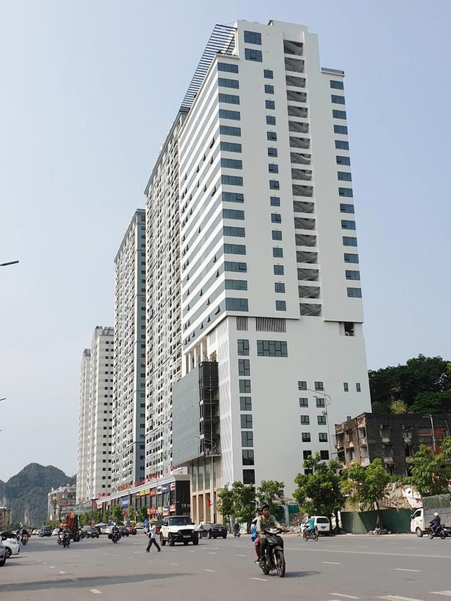 Quảng Ninh lúng túng xử lý cao ốc xây vượt phép 5 tầng - Ảnh 1.