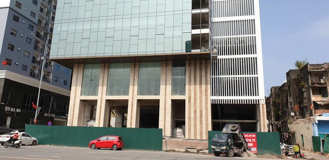 Quảng Ninh lúng túng xử lý cao ốc xây vượt phép 5 tầng - Ảnh 2.