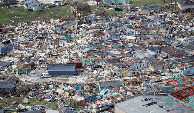 Bahamas hoang tàn như tận thế sau siêu bão quái vật Dorian, 20 người thiệt mạng - Ảnh 1.