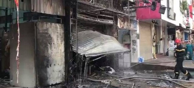  Cháy dữ dội tòa nhà cao tầng trên đường Nguyễn Trãi, TP HCM  - Ảnh 4.