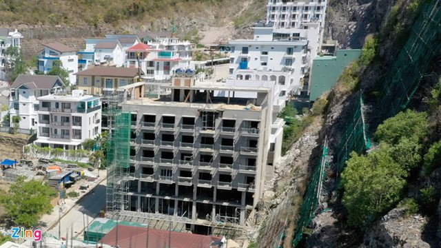 Cưỡng chế 13 công trình vượt tầng ở Khu biệt thự Ocean View, Khánh Hòa - Ảnh 1.
