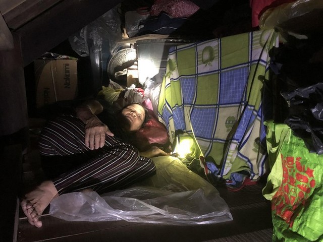 Cơ cực cuộc sống ở vùng lũ: Ba đêm thức trắng trên gác nhà chờ nước rút - Ảnh 11.