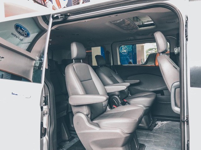 Ford Tourneo bản thương mại ồ ạt về đại lý, giá dự kiến rẻ hơn Kia Sedona - Ảnh 8.