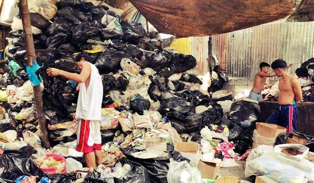 Pagpag: Từ cơm thừa canh cặn trong thùng rác biến thành món ăn không thể chối từ của những người sống dưới đáy xã hội ở Philippines - Ảnh 5.