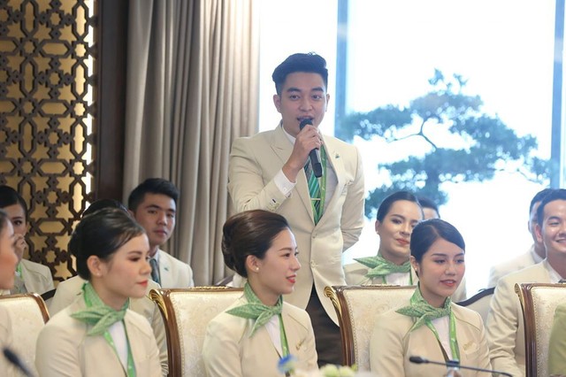 Ngắm dàn tiếp viên hàng không Bamboo Airways được ông Trịnh Văn Quyết cho “lên sóng” - Ảnh 4.