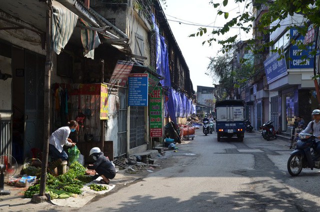 Vụ cháy Công ty Rạng Đông: Người dân nói không tin Sở TN&MT Hà Nội, không tin quận Thanh Xuân - Ảnh 1.