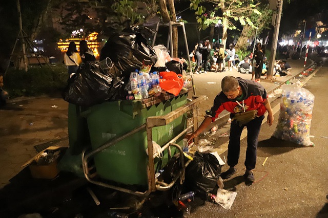 Hình ảnh khó thương trên phố đi bộ Sài Gòn, Hà Nội ngày đầu năm mới 2020 - Ảnh 8.
