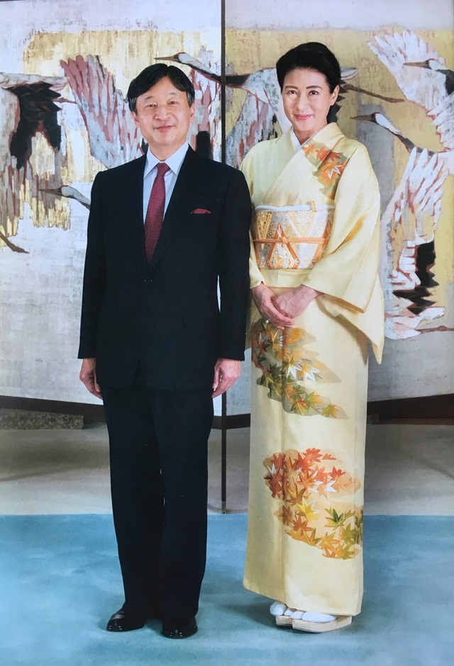  Hoàng hậu Masako luôn gây trầm trồ mỗi khi xuất hiện, một phần lý do chính là vì màu sắc trang phục của bà  - Ảnh 4.