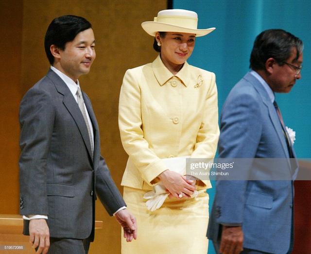  Hoàng hậu Masako luôn gây trầm trồ mỗi khi xuất hiện, một phần lý do chính là vì màu sắc trang phục của bà  - Ảnh 7.