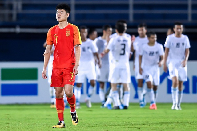  Báo Trung Quốc bình luận gây sốc: U23 Việt Nam cuối cùng đã lộ rõ sự yếu kém và họ sắp phải đối mặt với nỗi đau bị loại sớm  - Ảnh 1.