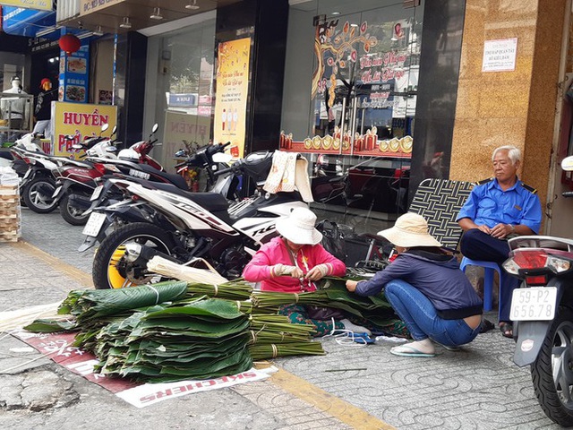 Chợ lá dong nửa thế kỷ ở Sài Gòn ế ẩm do heo tăng giá - Ảnh 10.