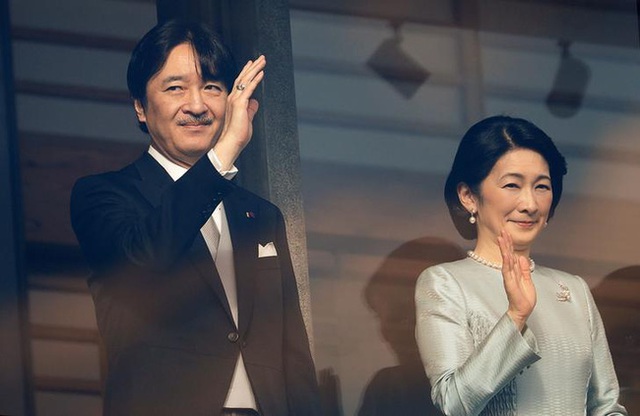  Gia đình Hoàng gia Nhật tổ chức tiệc mừng năm mới, xuất hiện ấn tượng trước dân chúng, đáng chú ý nhất là màn đọ sắc giữa các thành viên nữ  - Ảnh 9.