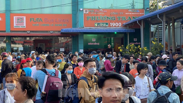 Người dân miền Tây ùn ùn rời Sài Gòn về quê ăn Tết - Ảnh 9.
