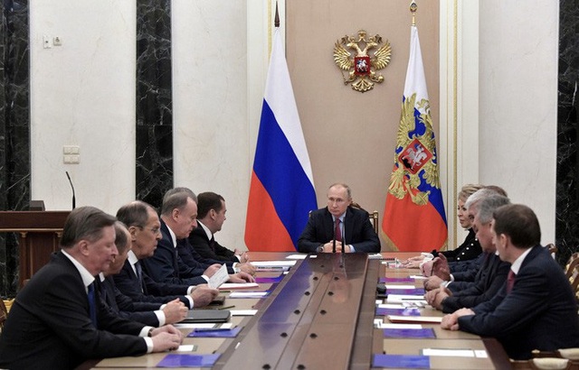  Ngả mũ trước Tổng thống Putin  - Ảnh 1.