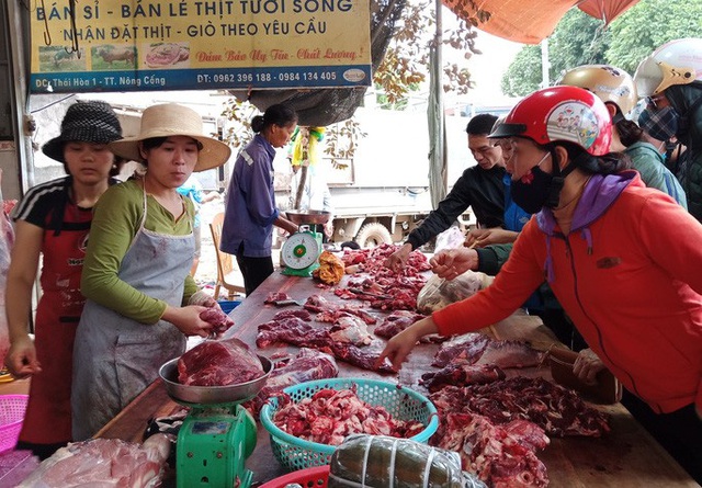  CLIP: Đổ xô đi mua dù giá thịt trâu, bò tăng phi mã  - Ảnh 3.