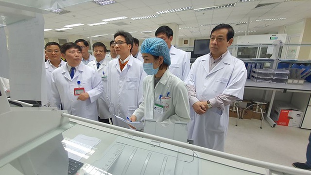  2 người Việt nghi ngờ viêm phổi Vũ Hán nhập viện tại Hà Nội - Ảnh 1.