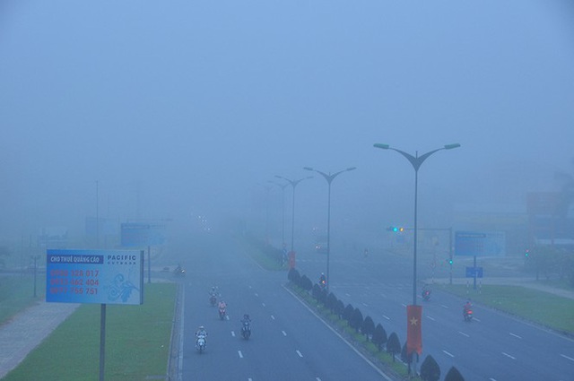 Sương mù xuất hiện dày đặc ngày đầu năm ở Cần Thơ - Ảnh 3.