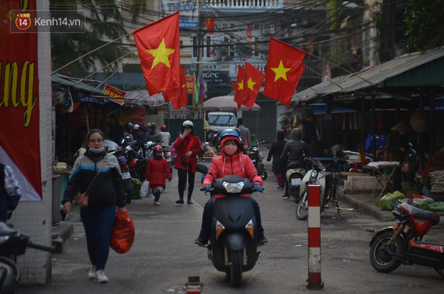  Ảnh: Đường phố Hà Nội nơi thoáng đãng, nơi ùn tắc trong ngày đi làm đầu tiên của năm 2020 - Ảnh 14.