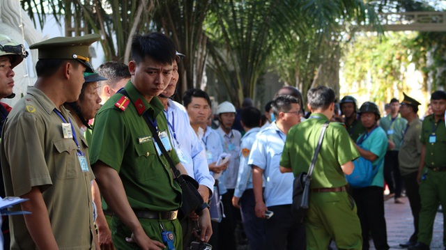  [Ảnh] Hàng trăm người cưỡng chế, tháo dỡ 2.000m2 công trình sai phạm tại Gia Trang quán – Tràm Chim Resort ở Sài Gòn - Ảnh 5.