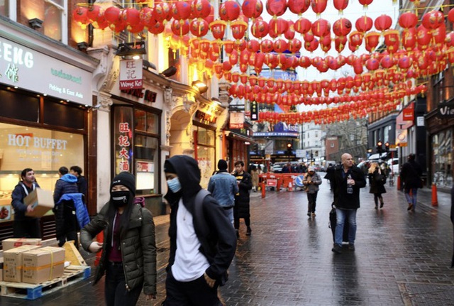 Đâu chỉ có Trung Quốc, cộng đồng người Hoa ở Anh cũng chật vật trước dịch viêm phổi Vũ Hán bùng phát: Đường phố vắng hoe và bị xa lánh - Ảnh 3.