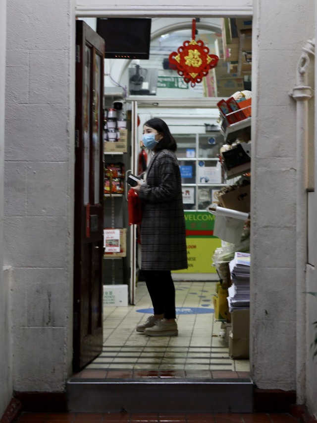 Đâu chỉ có Trung Quốc, cộng đồng người Hoa ở Anh cũng chật vật trước dịch viêm phổi Vũ Hán bùng phát: Đường phố vắng hoe và bị xa lánh - Ảnh 6.